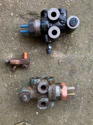 new vs old.  one thing to note, the banjo bolt bleeder setup cannot transfer over to the new version.  
