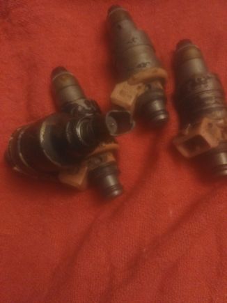 10-24-2016 - 22R-TE Fuel injectors, are fragile at the age of thirty.