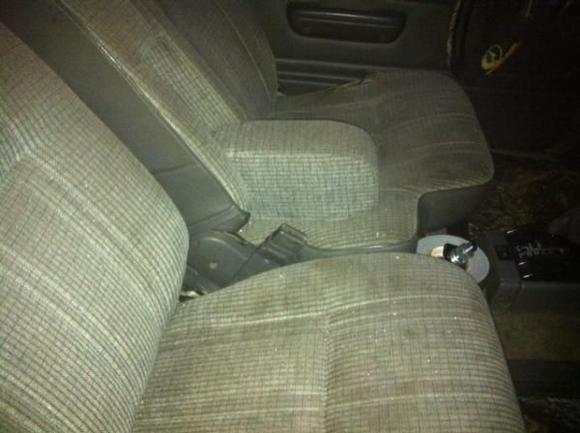 60/40 seat with middle arm rest.