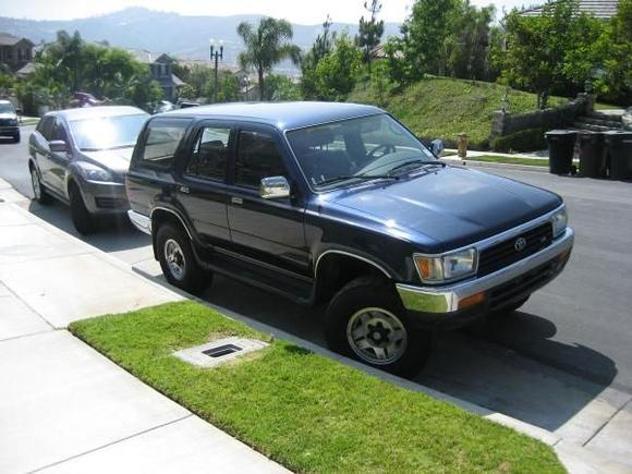 2nd Generation 1993 4Runner with mismatched tires.  Pictures of when I found it!