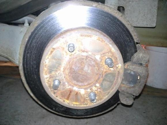 Picture from LH side but RH side looked the same except the rotor was in worse condition due to a frozen brake piston.