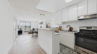 Keystone Plaza Apartments - Los Angeles, CA