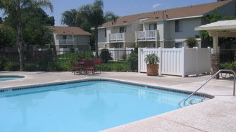 Carmel Crest Apartments - Fresno, CA