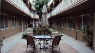 Villa Robles Apartments - Pasadena, CA