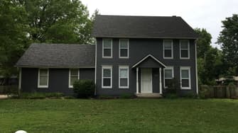 2833 Sweet Briar Dr - Independence, MO