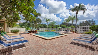 Runaway Bay Apartments - Pinellas Park, FL