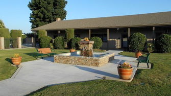 Visalia Estates Manufactured Home Community - Visalia, CA