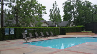 Emerald Court Apartments - Lake Forest, CA