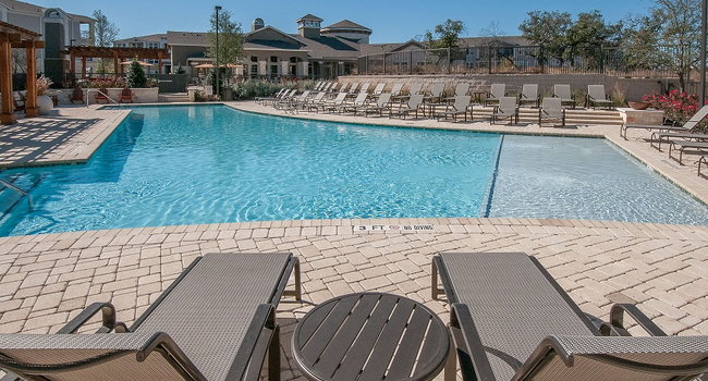 Wiregrass at Stone Oak Luxury Apartments