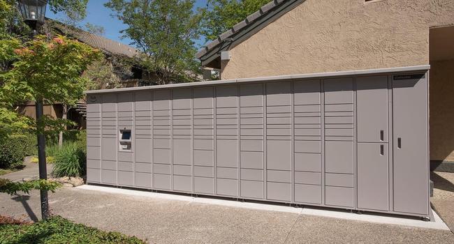 Rubbermaid Roughneck Modular Large Vertical Outdoor Storage Shed - RHP3673  