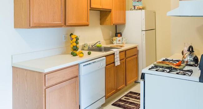 Edgewood Park - 23 Reviews | Pontiac, MI Apartments for Rent | ApartmentRatings©