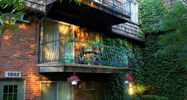 Private patios & balconies
