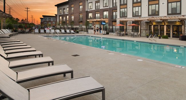 The Boulevard At Oakley Station 3 Reviews Cincinnati Oh